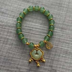 Green Beaded Ruyi Lock Charm Bracelet with Lucky Fu Character Tag